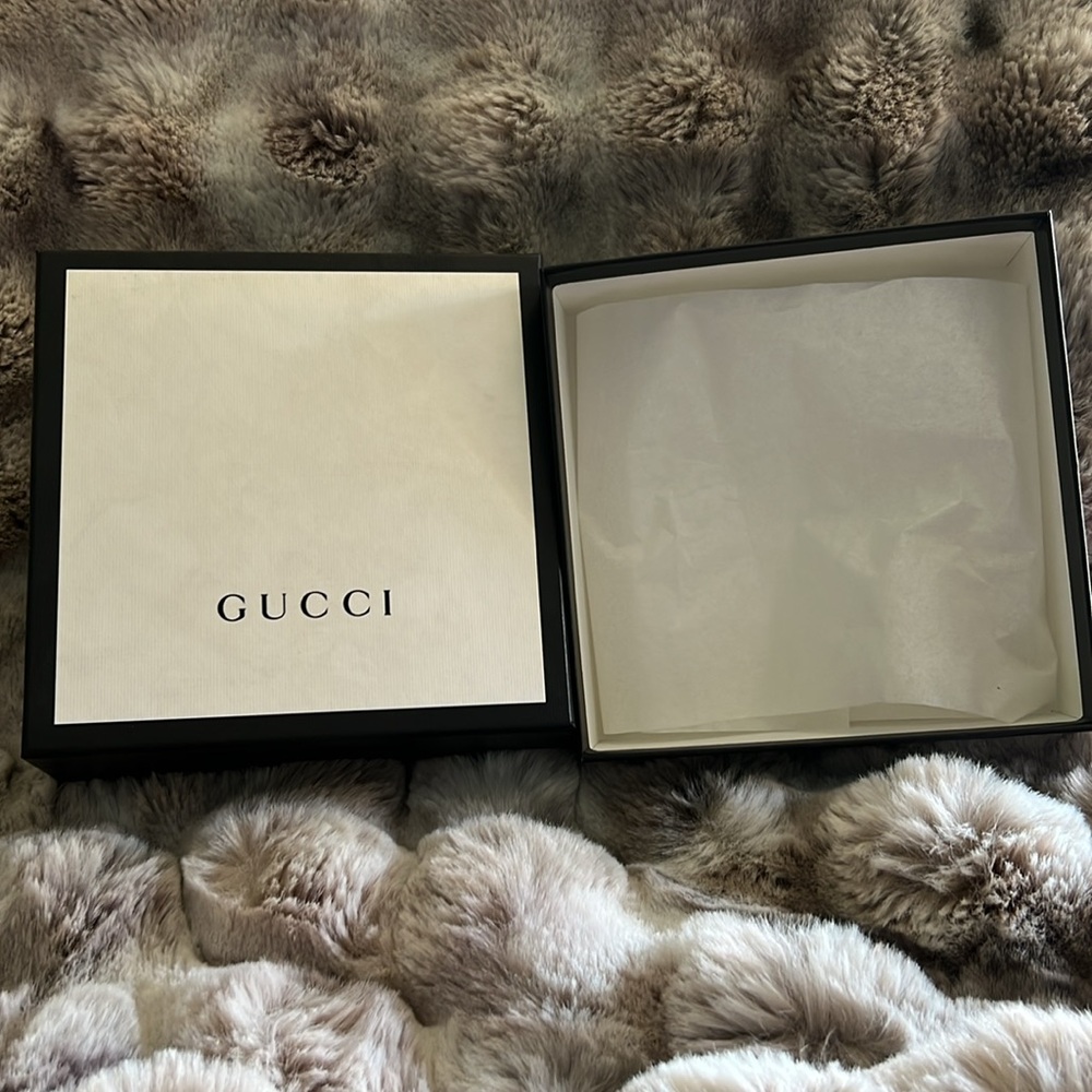 Gucci Small Box 7.5 x 7.5 x 3” - Picture 4 of 4